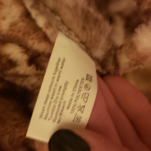 NWOT super soft bathrobe - Picture 4 of 4